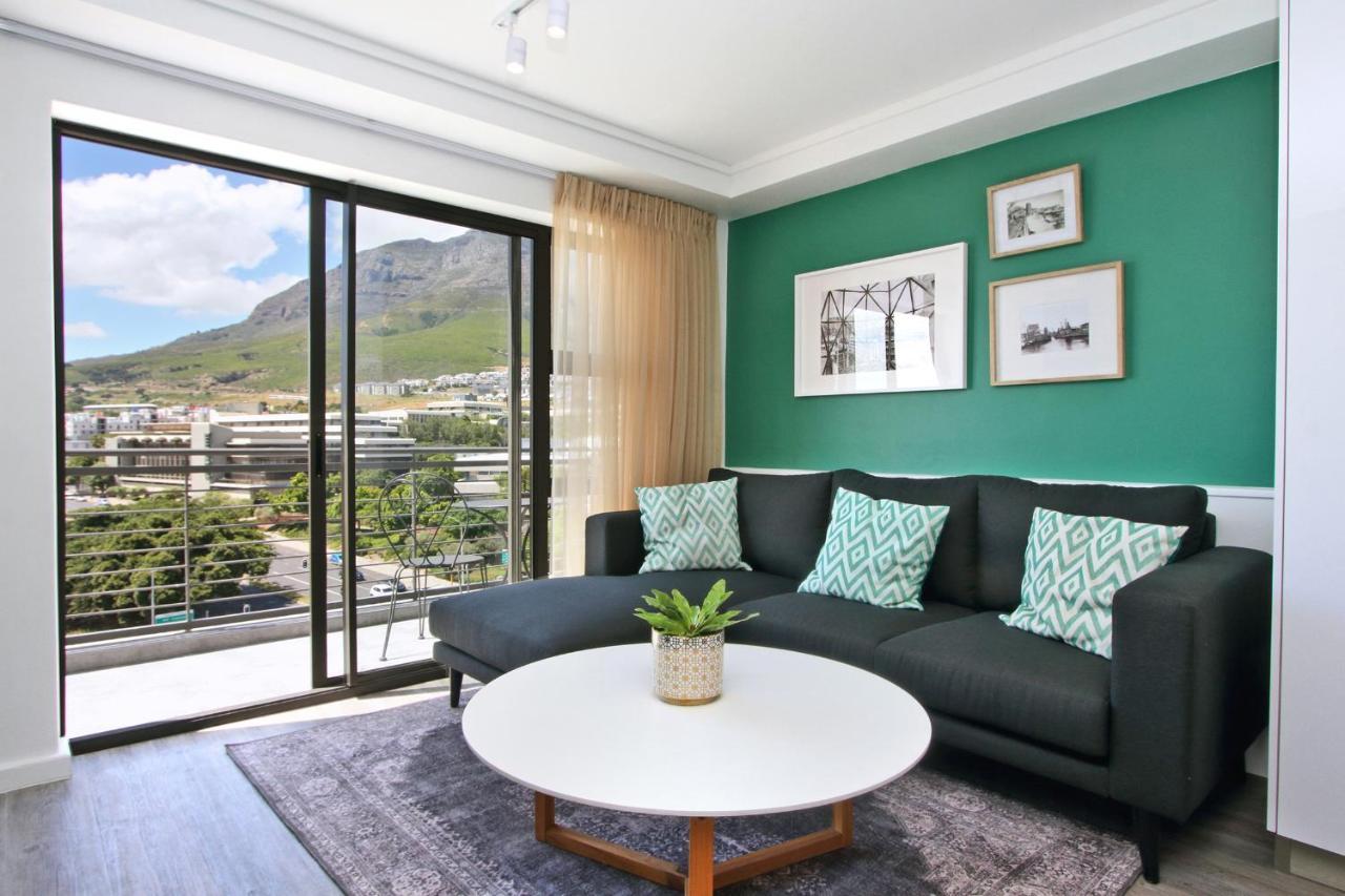 Luxury Family In Castle Rock With Great Views Of Table Mountain *