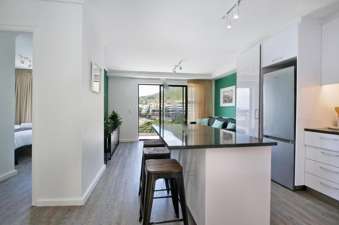 Luxury Family In Castle Rock With Great Views Of Table Mountain *
